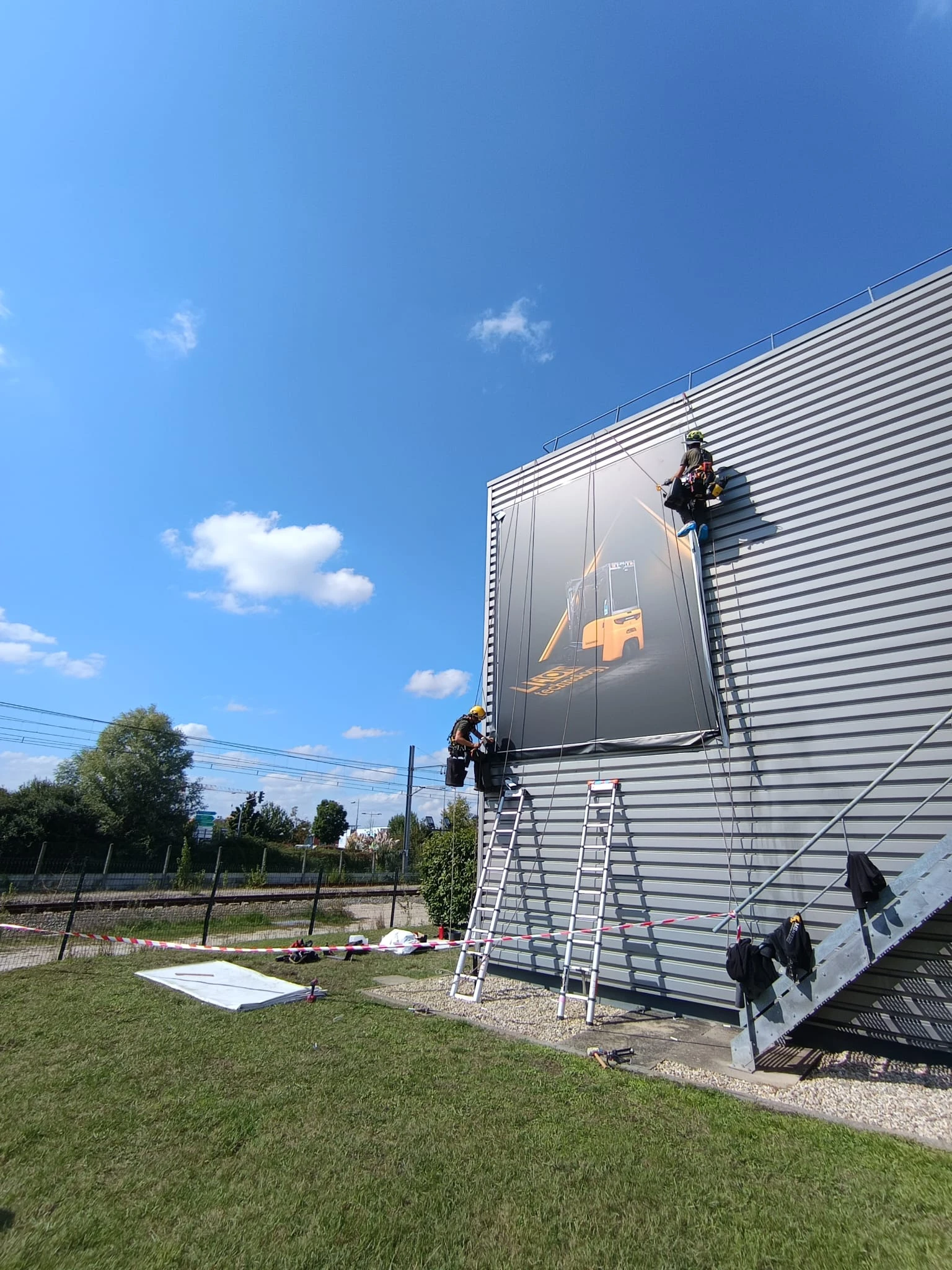 Intervention de cordistes MS Access pour visibilité renouvelée chez JUNGHEINRICH FRANCE SAS à Bruges (bâtiment) – 11